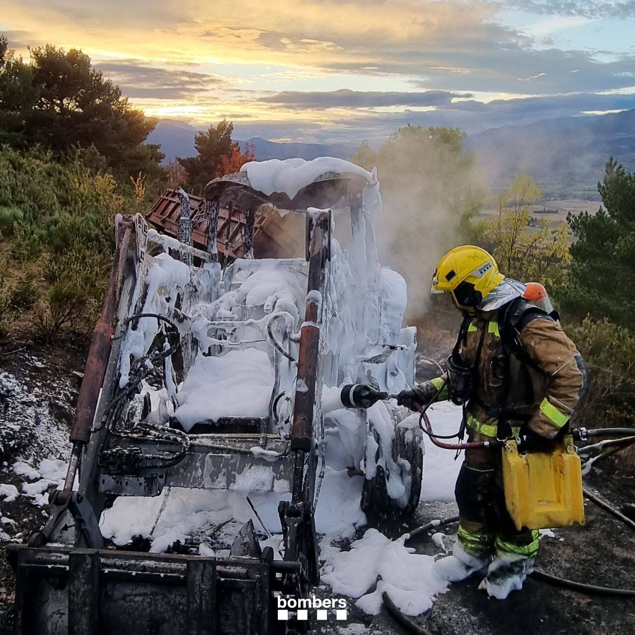 Crema tractor a Queixans
