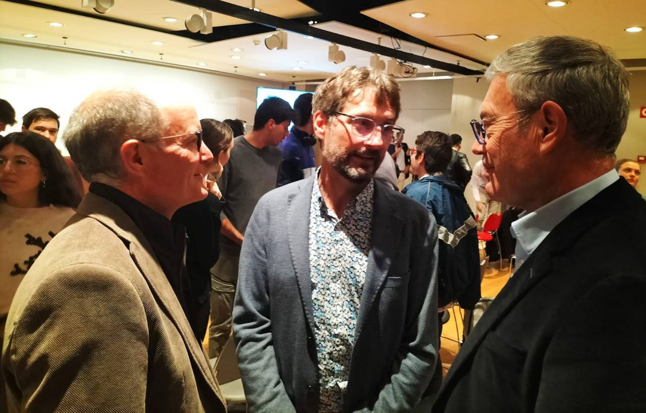D'esquerra a dreta Josep Ritort, Xavier Bernard-Sans i Ramon Grau conversant abans de l'inici de la presentació del projecte transfronterer