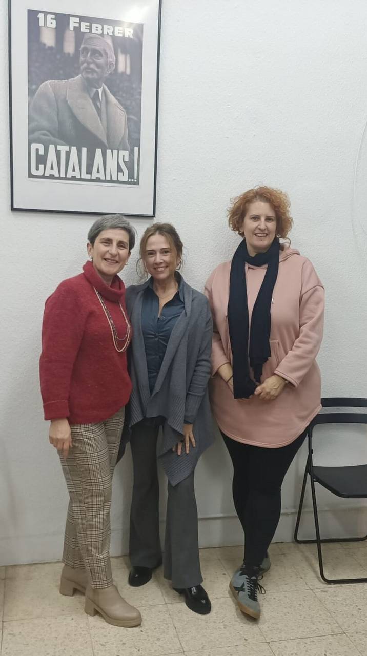 La presidenta de la secció comarcal de l'Alt Urgell, Carme Lostao, la de secció local de La Seu, Carme Armenta i la Consellera Nacional, Mireia Pellicer (1)