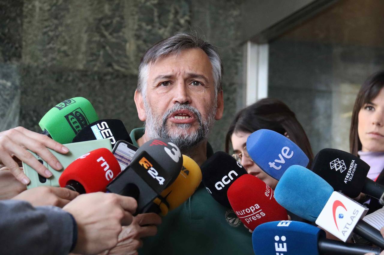 Joan Caball protestes