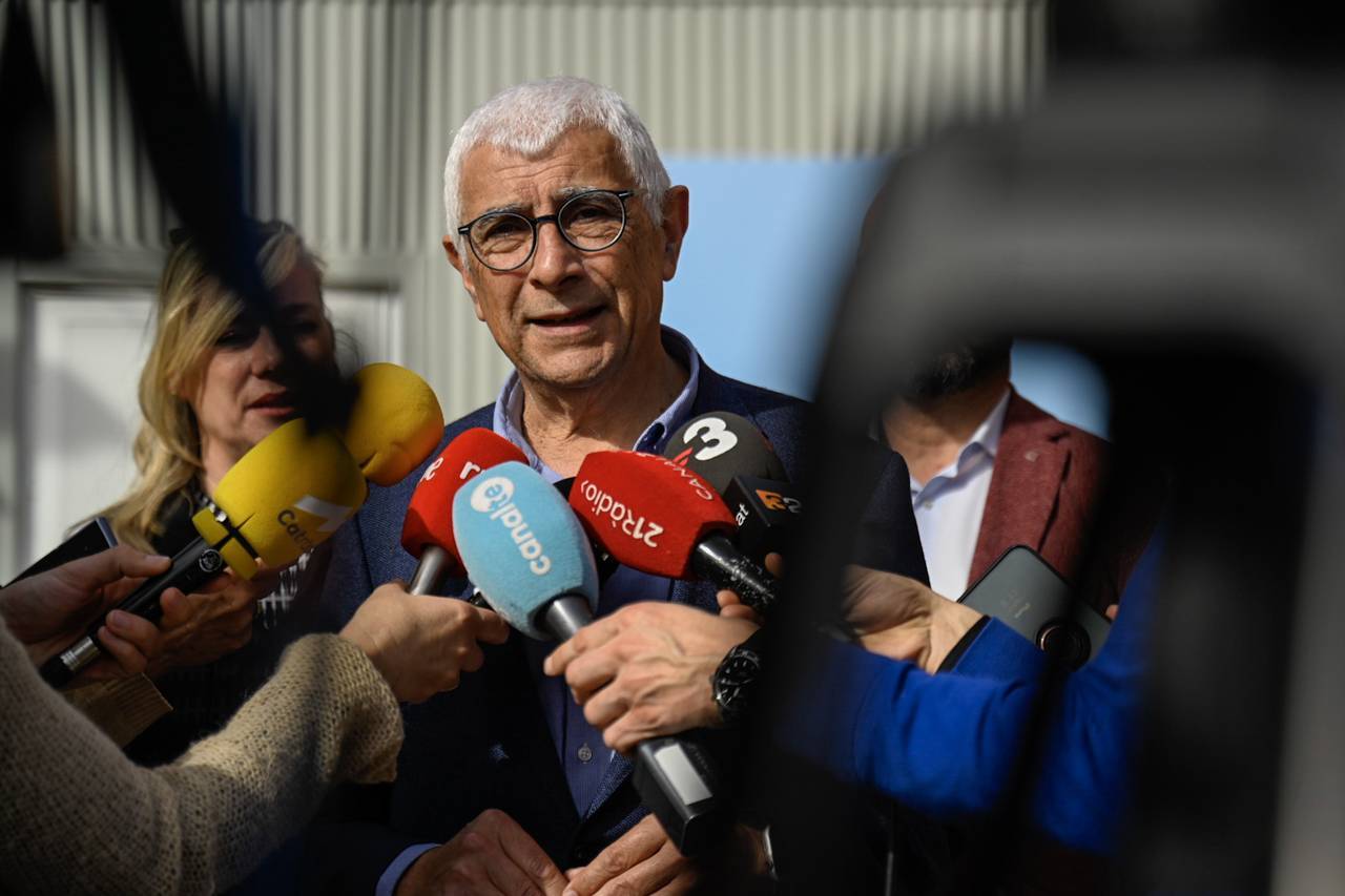 El conseller de Salut durant l'atenció als mitjans a Flix | Autor: Departament de Salut