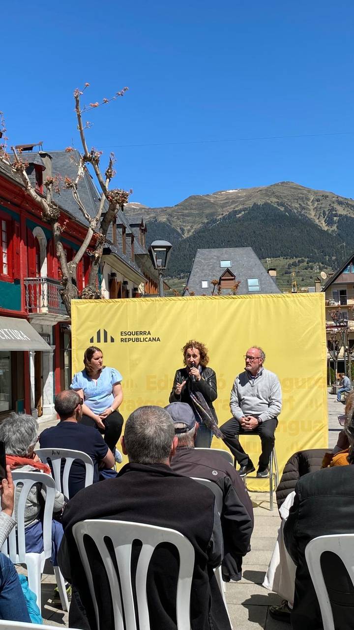 Acte a Vielha amb la Consellera Capella i els candidats Pepe Vidal i Ruth Barella2 (1)