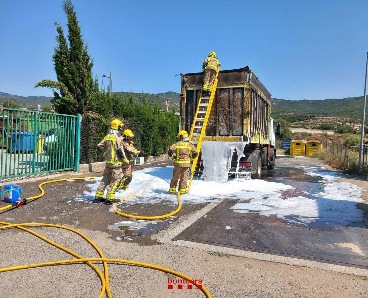 Oliana incendi camió escombraries 2