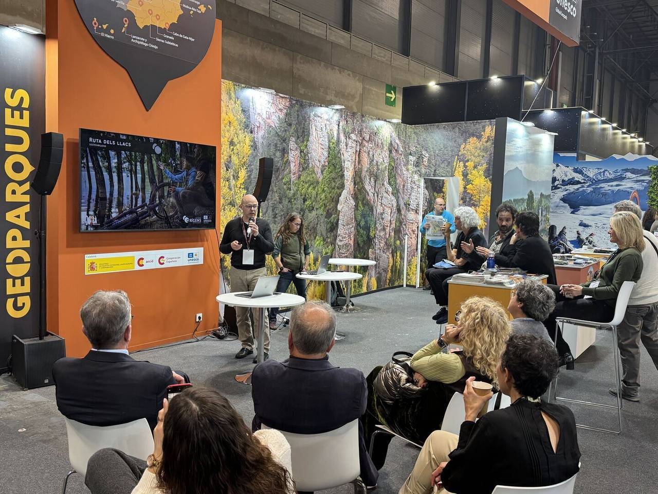 2. El Geoparc presentant la Ruta dels Llacs
