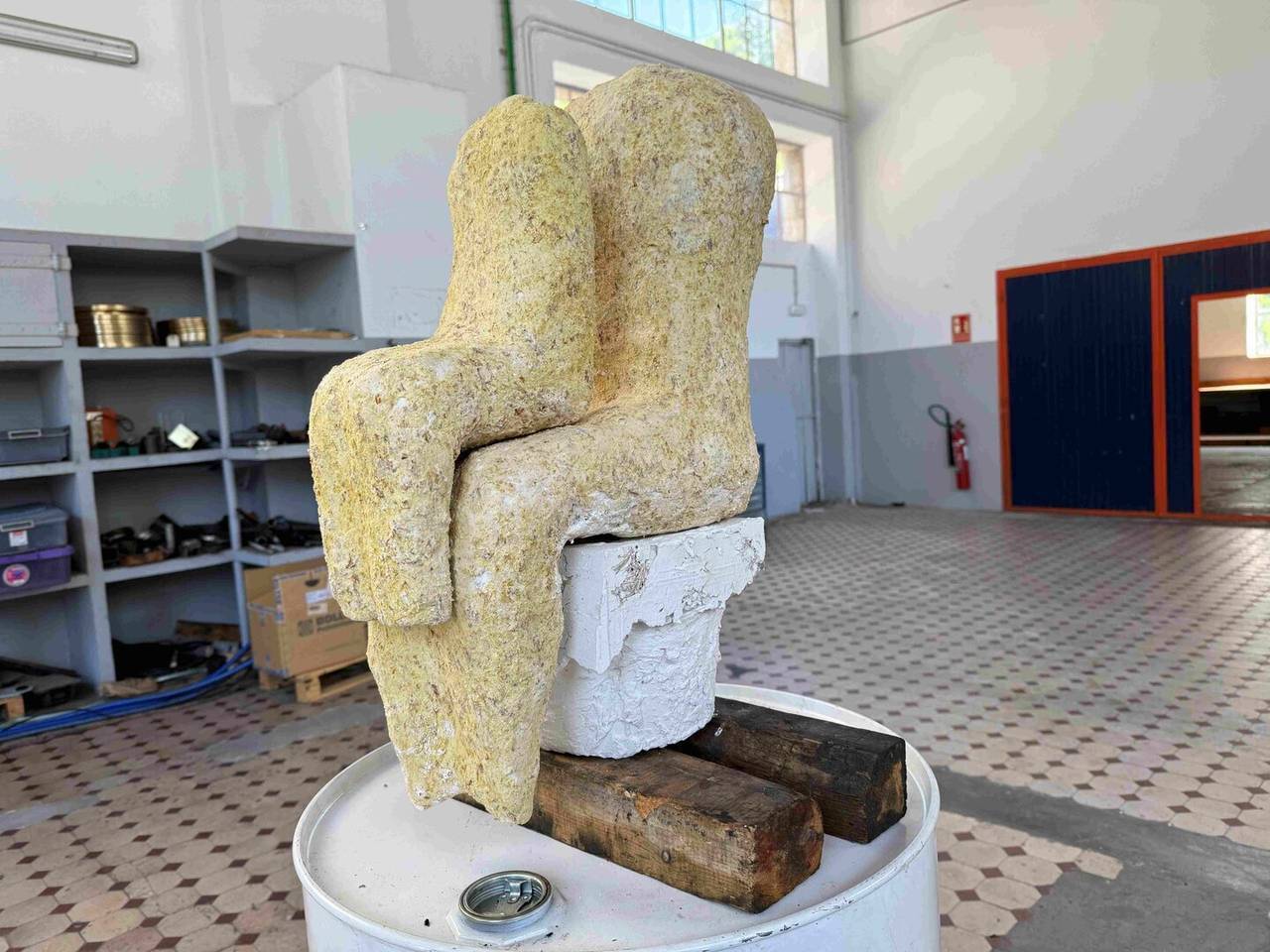 Hospital de cartró art contemporani 4