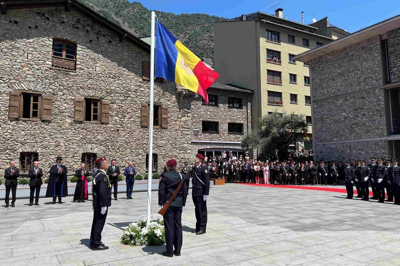 Bisbe Serrano jurament constitució andorrana 4