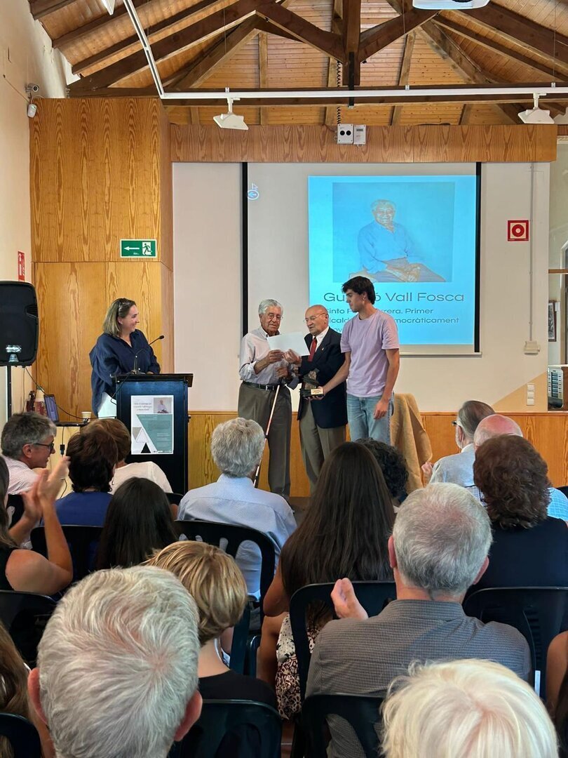 Entrega del guardó Vall Fosca a Sinto Font Carrera