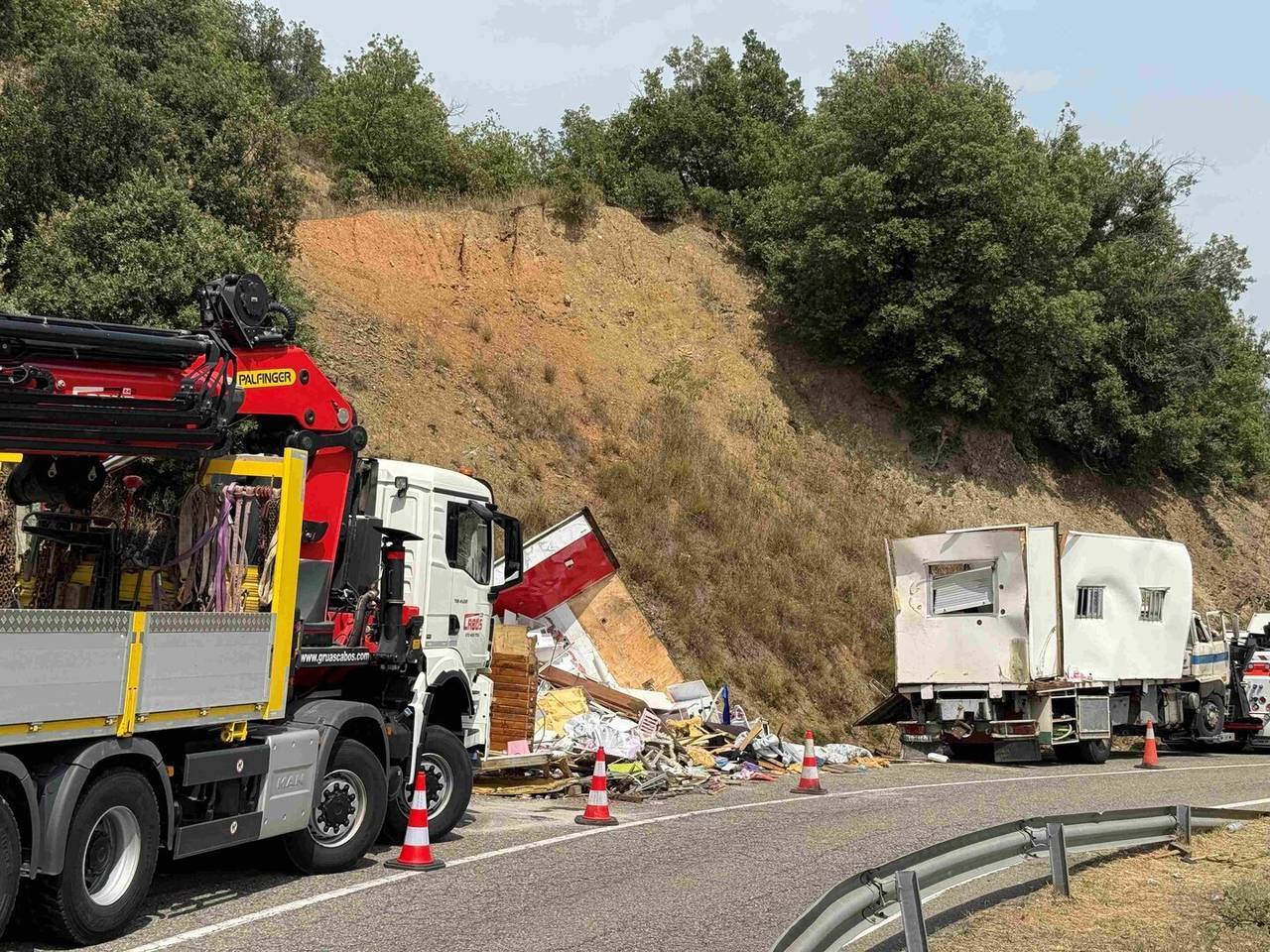 Camió bolcat la Parròquia 2