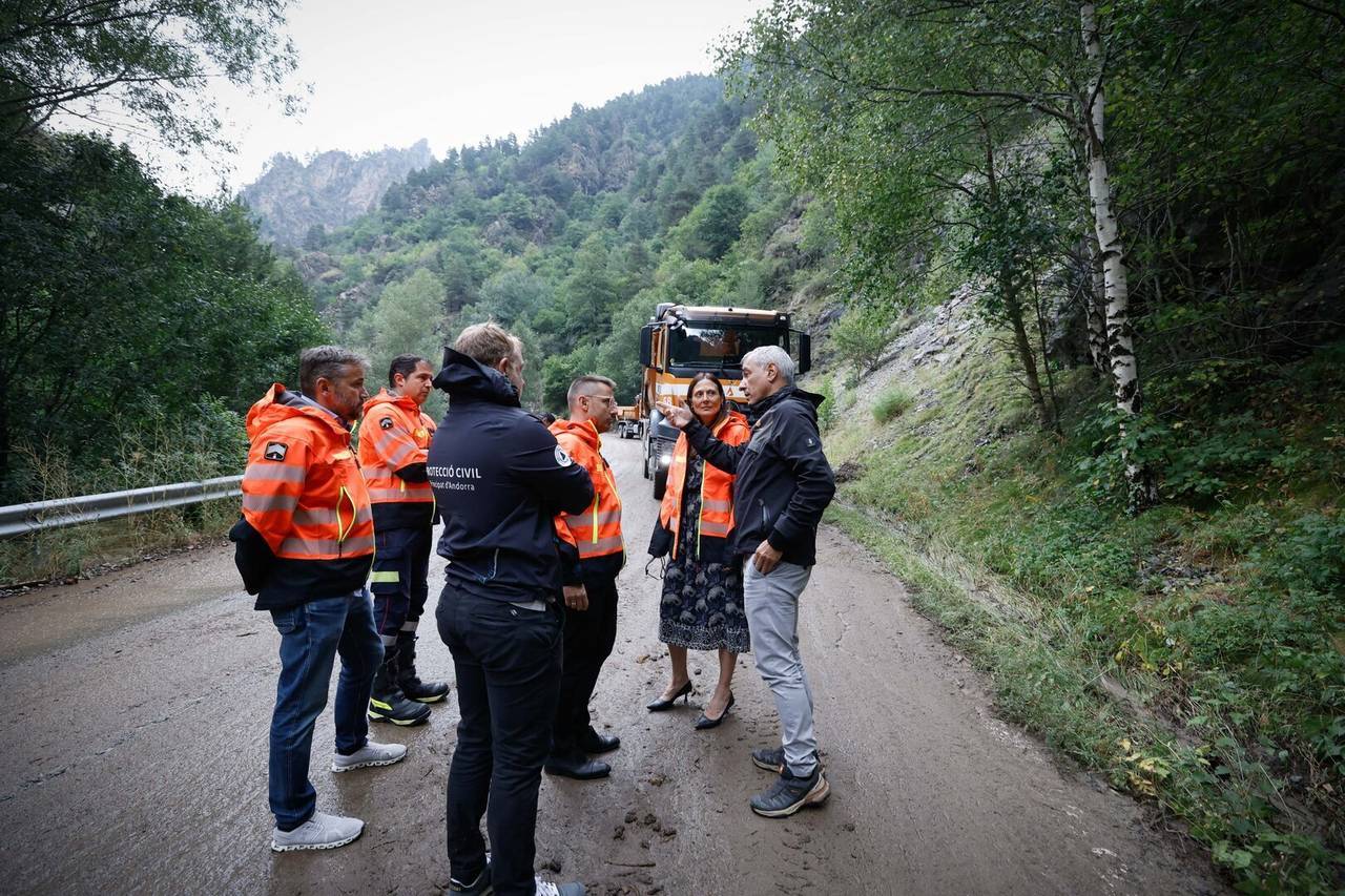 Visita i declaracions de la ministra de Justícia i Interior,Ester Molné-esllavissada a la CG-6, a la frontera amb Espanya-accés a Os de Civís.Foto:SFGA/CEsteve