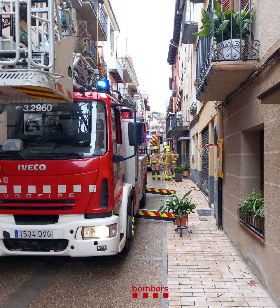 Foc de xemeneia al carrer Major d'Oliana 2