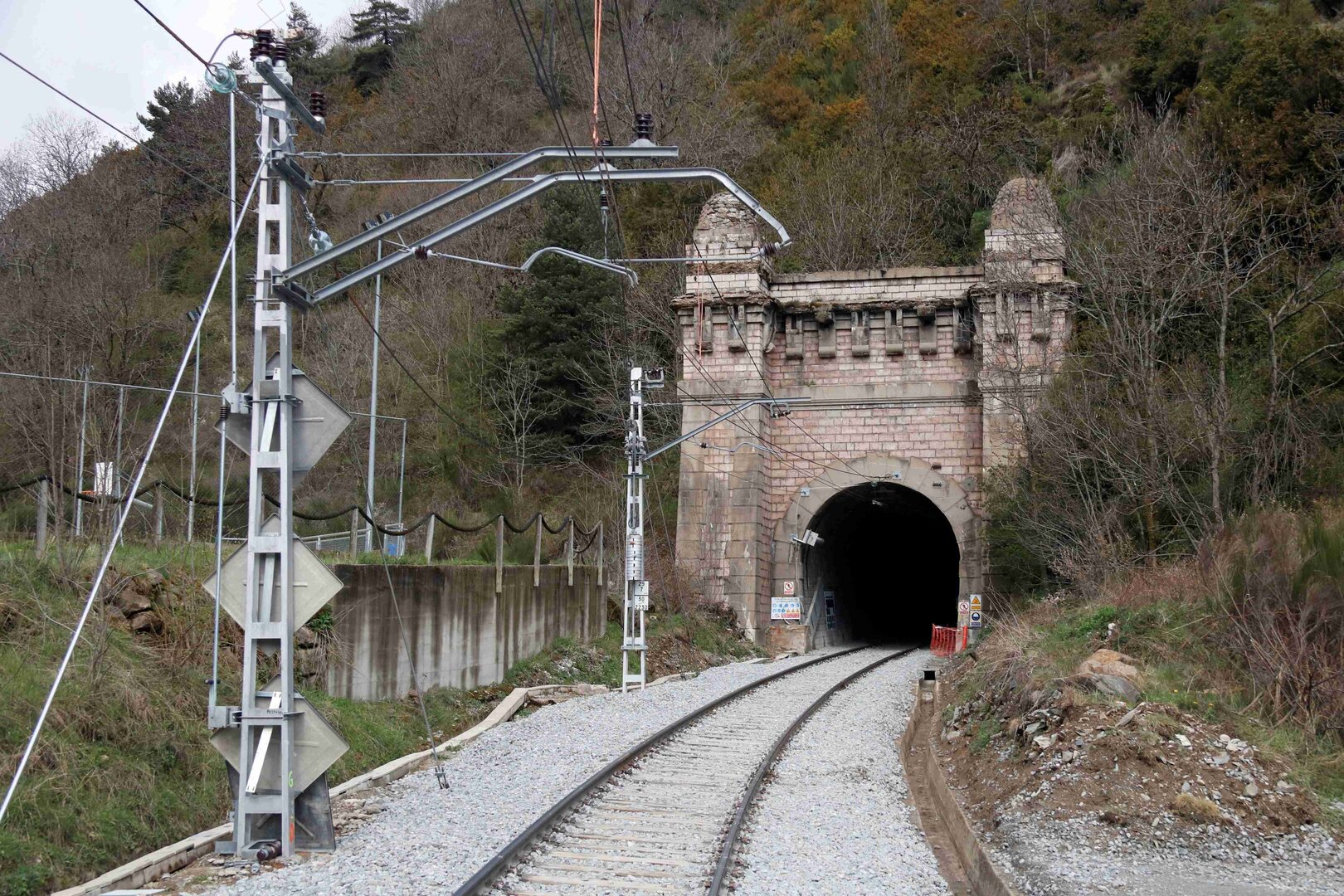 tÚNEL DE tOSES  lOURDES cASADEMONT