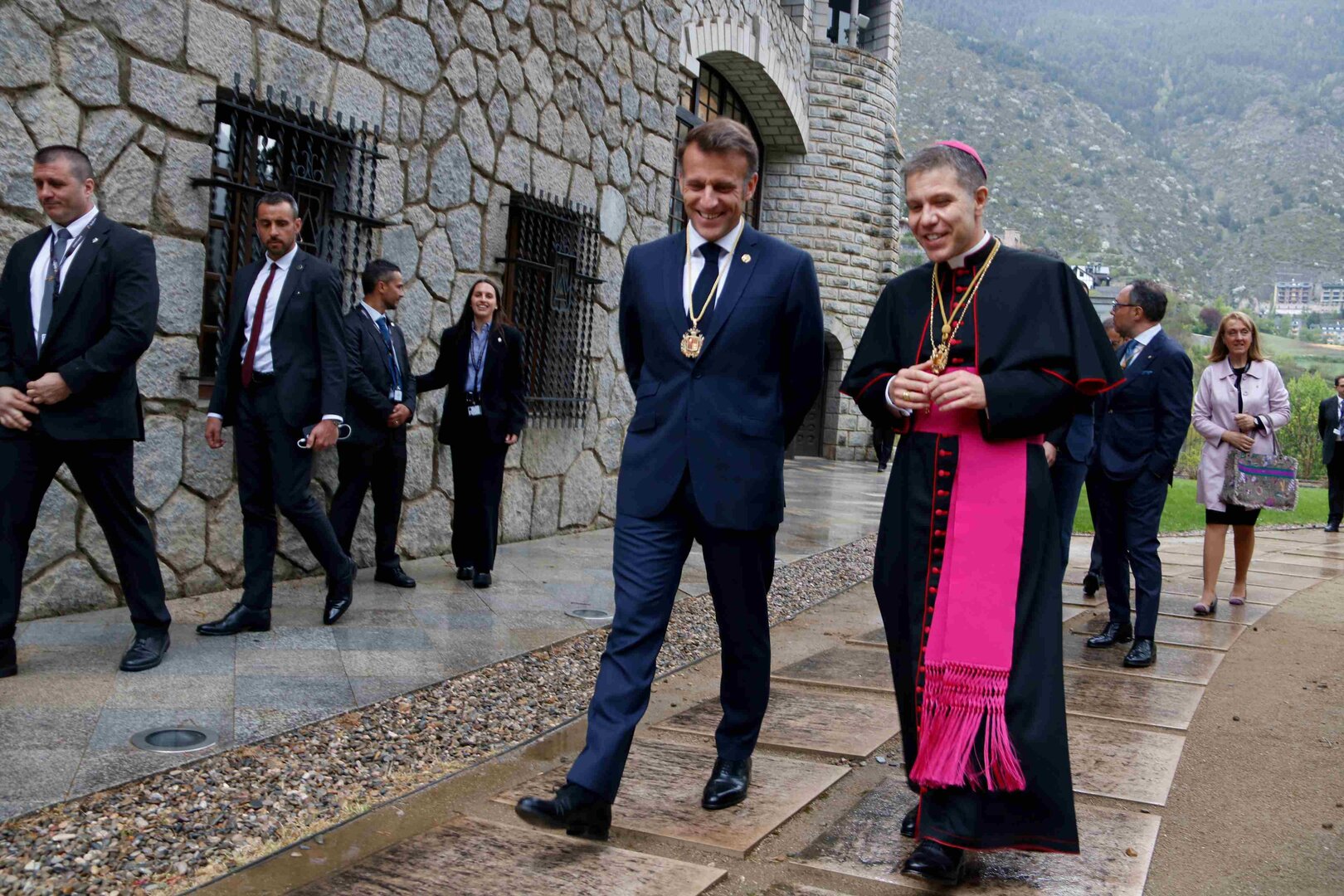 Macron 3