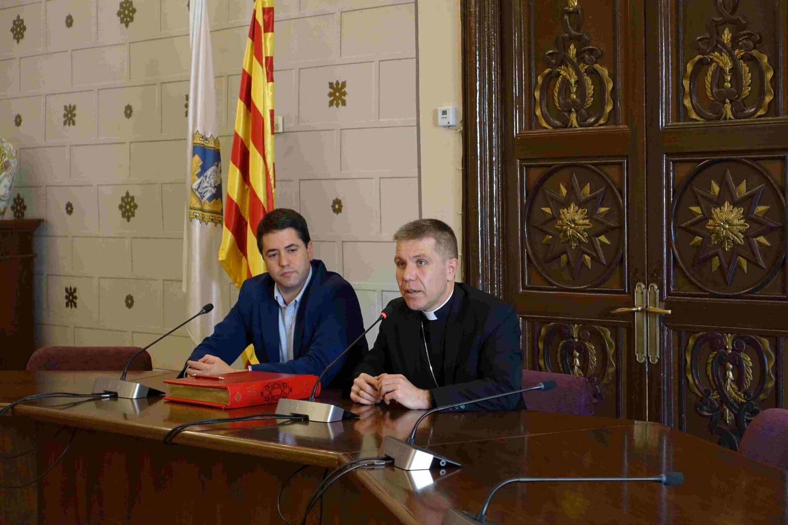 Visita bisbe a l'Ajuntament de la Seu 1