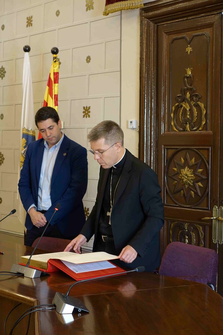 Visita bisbe a l'Ajuntament de la Seu 3