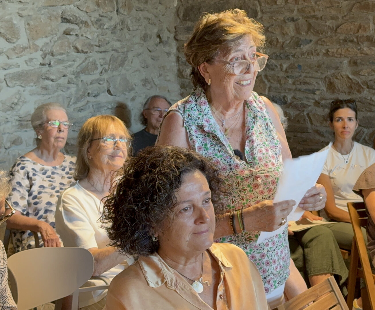 Teresa-Corts-pronunciant-un-discurs-dagraiment