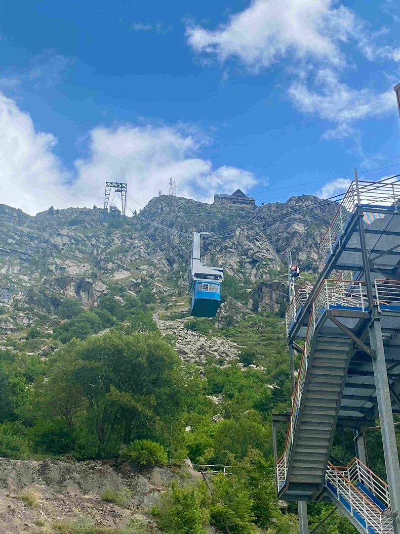 Telefèric pujant a Estany Gento
